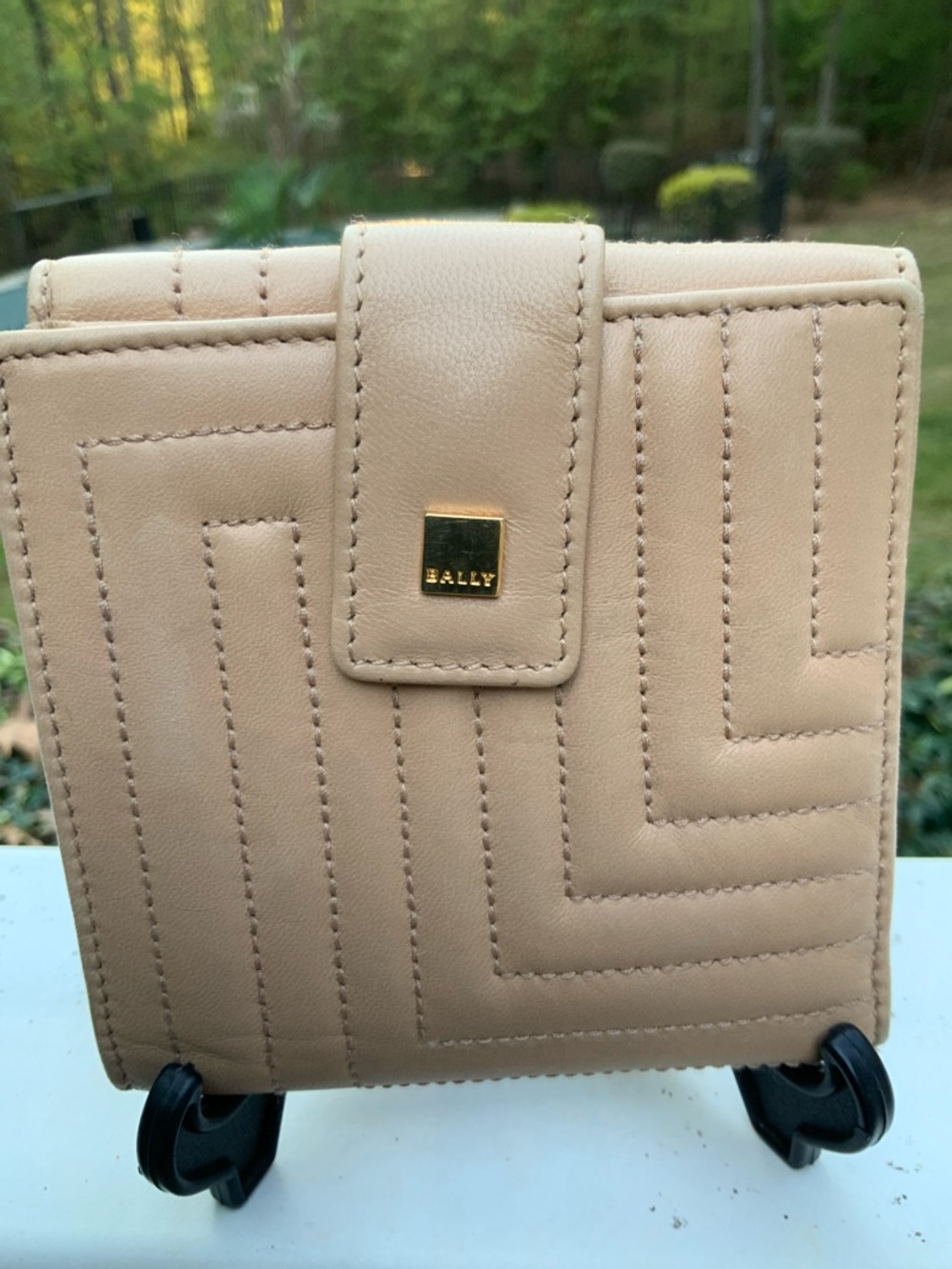 Bally Beige Quilted Leather Snap Wallet with Gold Logo - Picture 2 of 14